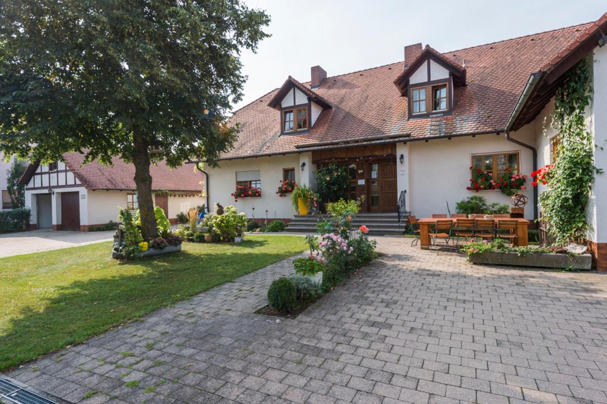 Gasthaus-Pension Hofmann Oberdachstetten Exteriör bild